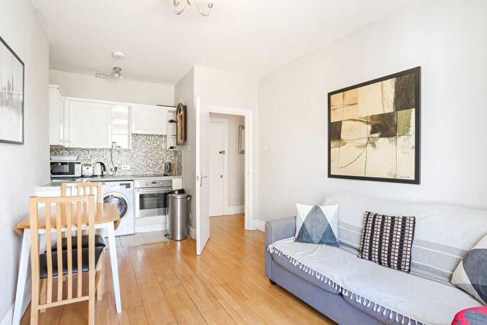 1 Bedroom Flat To Rent In Castletown Road, West Kensington, W14