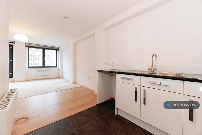 2 Bedroom Flat To Rent In Bank House, Sutton, SM1