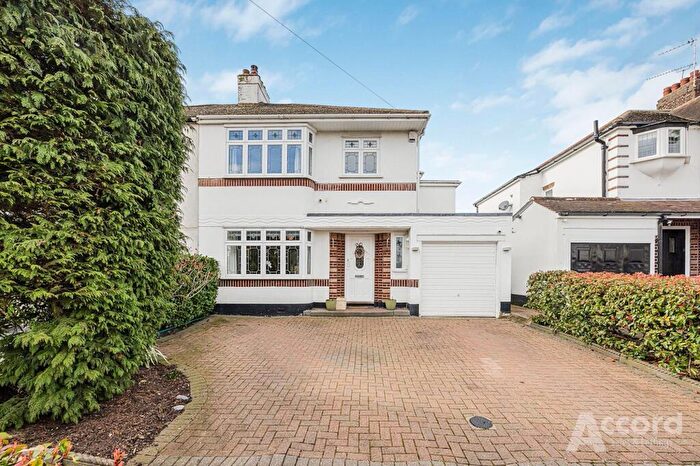 4 Bedroom Semi Detached House For Sale In Roslyn Gardens, Romford, RM2