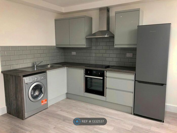2 Bedroom Flat To Rent In Tooting High Street, London, SW17