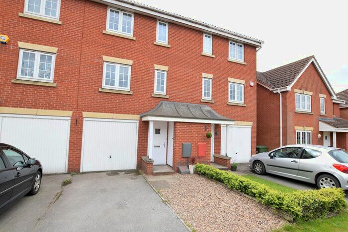 3 Bedroom Town House To Rent In Garganey Walk, Scunthorpe DN16