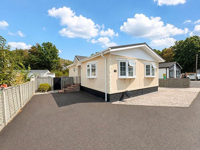 2 Bedroom Park Home For Sale In Drapers Copse, Dibden, SO45