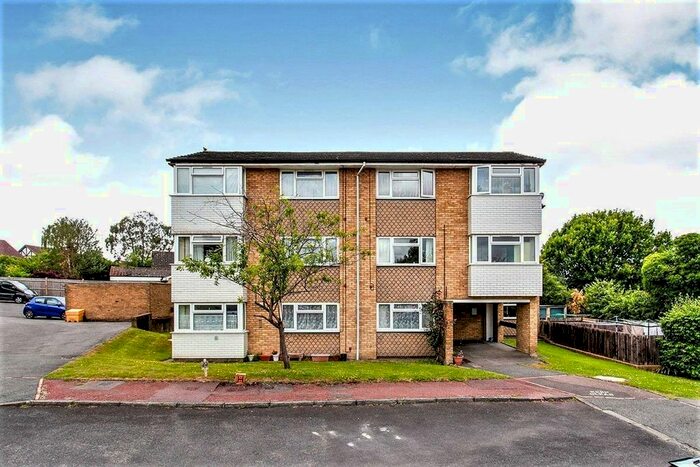 1 Bedroom Flat To Rent In Chenies Close, Tunbridge Wells, Kent, TN2