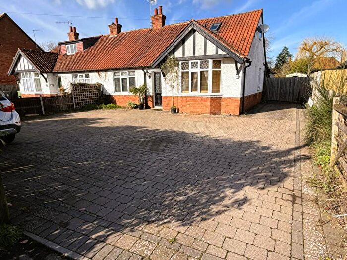 4 Bedroom Semi-Detached House For Sale In Evesham Road, Stratford-Upon-Avon, CV37