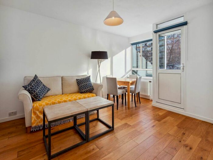 2 Bedroom Flat To Rent In Gilbert House, Churchill Gardens, London, SW1V