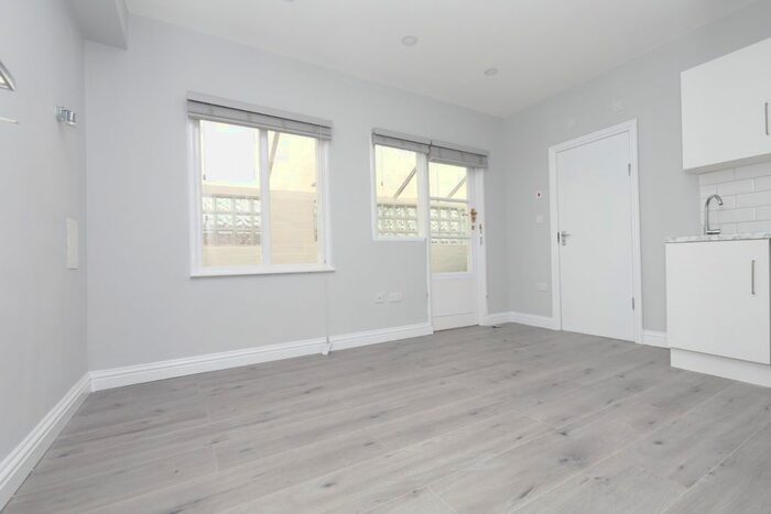 Studio To Rent In Windmill Lane, Greenford, UB6