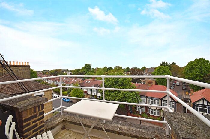 2 Bedroom Flat For Sale In Poplar Court, East Twickenham, TW1