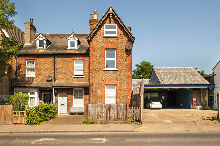 2 Bedroom Flat To Rent In Hawks Road, Kingston Upon Thames, KT1