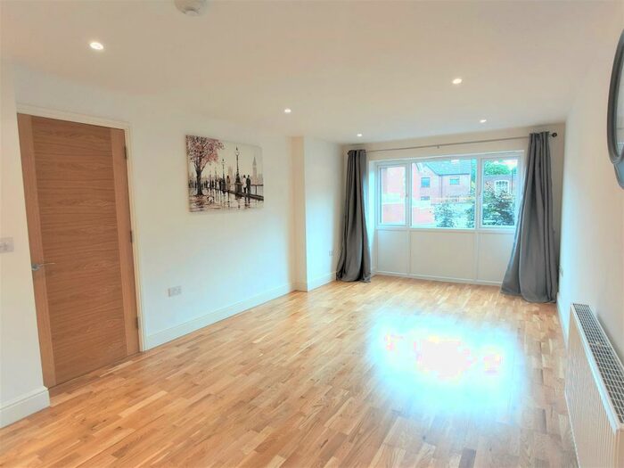 1 Bedroom Flat To Rent In Southgate Street, Bury St Edmunds, IP33