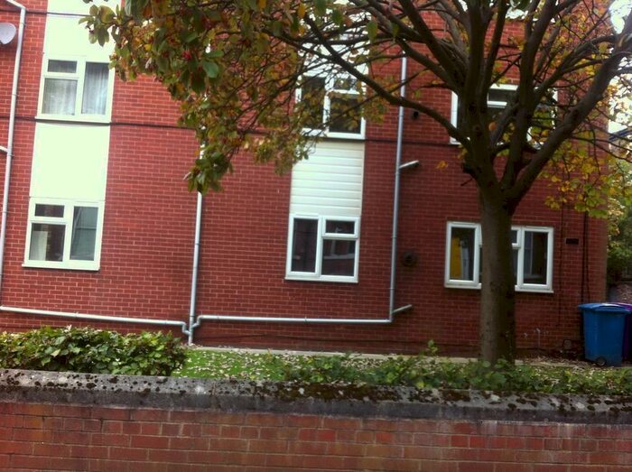 2 Bedroom Flat To Rent In Livingston Avenue, Liverpool, Merseyside, L17