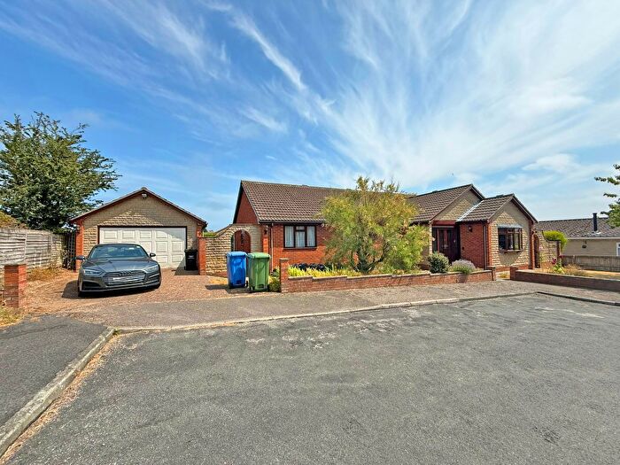 4 Bedroom Detached Bungalow For Sale In Field Close Road, Scalby, Scarborough, YO13