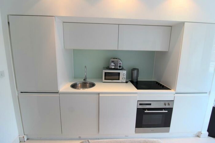 2 Bedroom Apartment To Rent In Manor Mills, Ingram Street, LS11