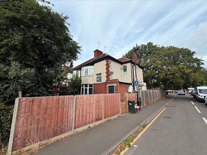 2 Bedroom Maisonette For Sale In Staines Road, Feltham, TW14