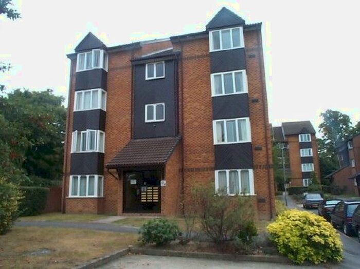 Studio To Rent In Saxon Close, Surbiton, KT6