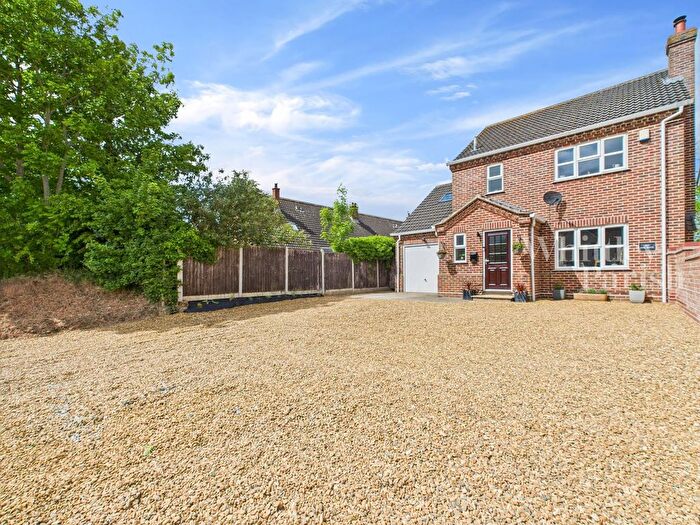 4 Bedroom Detached House For Sale In Flowerpot Lane, Long Stratton, Norwich, NR15