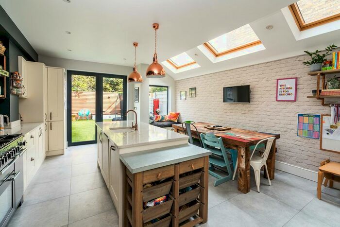 4 Bedroom Terraced House To Rent In Thornbury Road, London, SW2