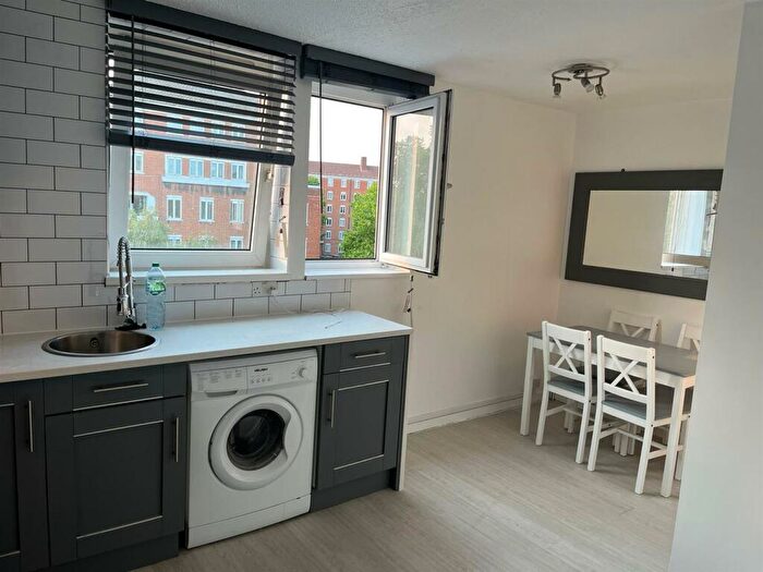 2 Bedroom Flat To Rent In Oakley Square, Camden, NW1