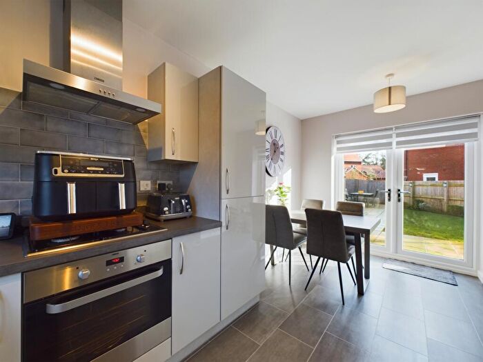 3 Bedroom Detached House For Sale In Dunn Lane, Mickleover, DE3