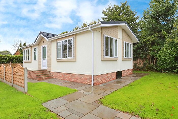 2 Bedroom Mobile/park Home For Sale In Lawn Lane, Coven, Wolverhampton, WV9