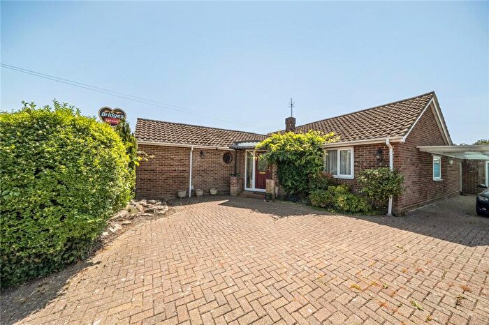 4 Bedroom Bungalow For Sale In Waverley Drive, Ash Vale, Surrey, GU12