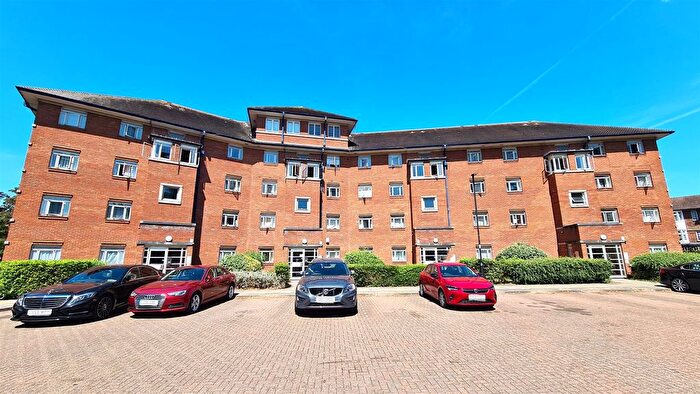 1 Bedroom Flat For Sale In Bourneside Crescent, Southgate, N14