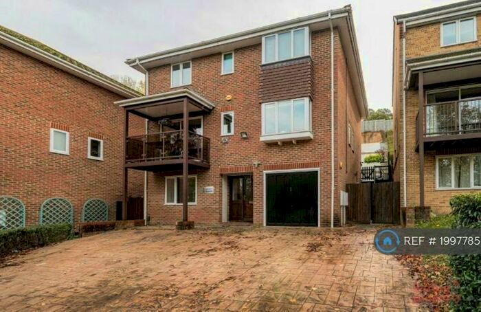 1 Bedroom Flat To Rent In Glenrhondda, Emmer Green, Reading, RG4