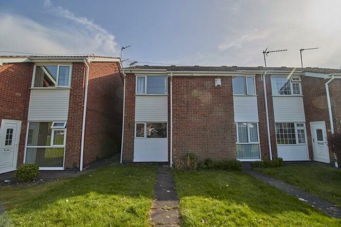2 Bedroom Town House To Rent In Clifton Way, Hinckley, LE10