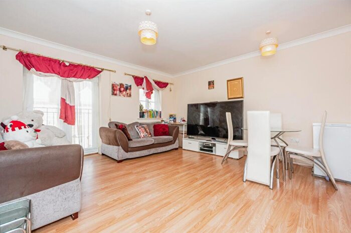 1 Bedroom Flat For Sale In Ambleside, Purfleet-On-Thames, RM19