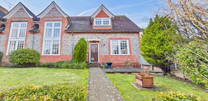 2 Bedroom Apartment For Sale In Pangbourne - Walk To Train To London & Oxford, Shops, Restaurants, RG8