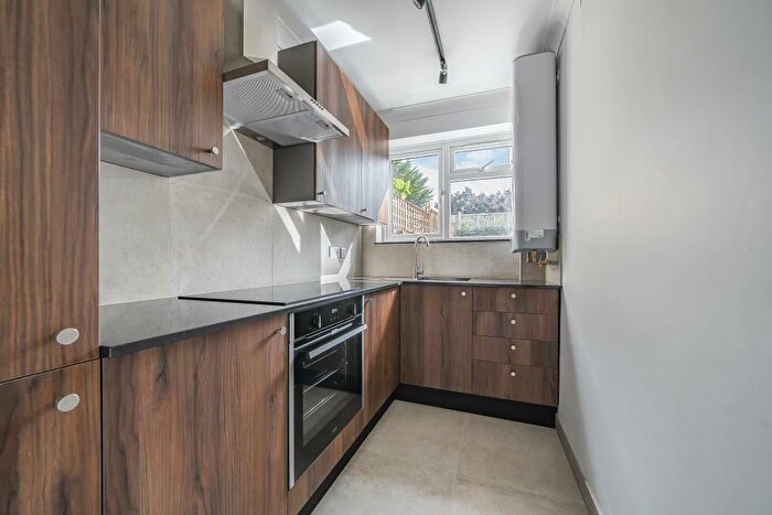 2 Bedroom Apartment To Rent In Park Gate, Finchley, N2