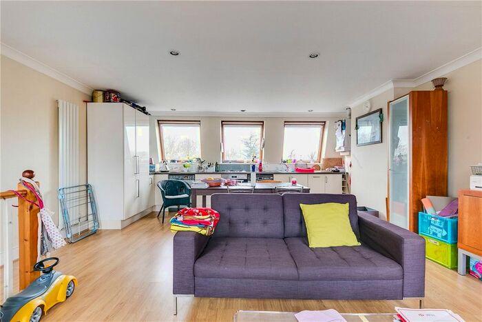 3 Bedroom Flat To Rent In Fulham Palace Road, London SW6