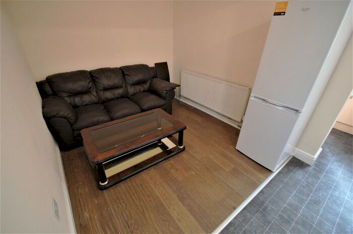 3 Bedroom Semi-Detached House To Rent In Seagrave Road, Coventry, CV1