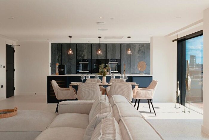 3 Bedroom Penthouse For Sale In Woodhouse Lane, Leeds, West Yorkshire, LS1