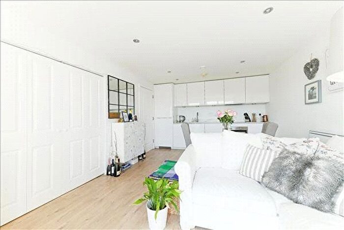 2 Bedroom Flat For Sale In Cork House, London, SW19
