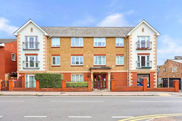 2 Bedroom Flat For Sale In Victoria Road, Buckhurst Hill, IG9