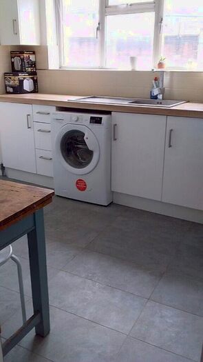 3 Bedroom Flat To Rent In Abbots Manor, Pimlico, London, SW1V