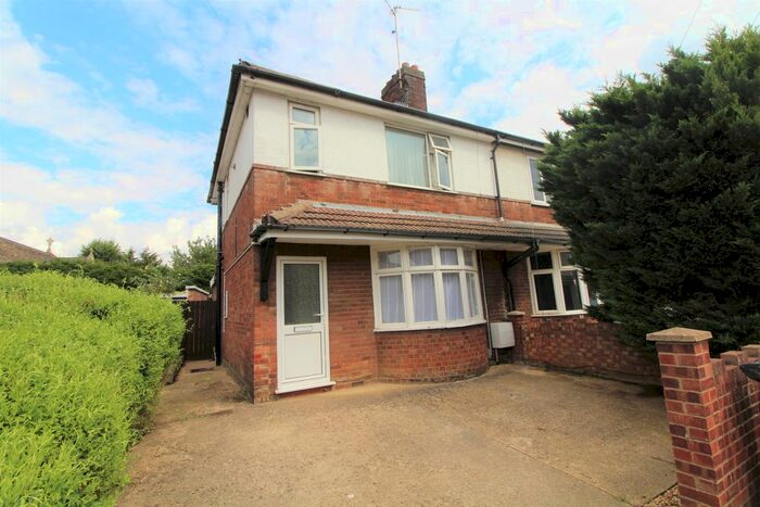 3 Bedroom Semi-Detached House To Rent In Brewster Avenue, Woodston, Peterborough PE2