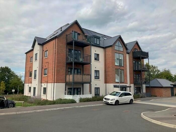 2 Bedroom Flat To Rent In Johnstone Close, Bracknell, RG12
