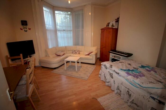 1 Bedroom Flat To Rent In Northumberland Park, Tottenham N17