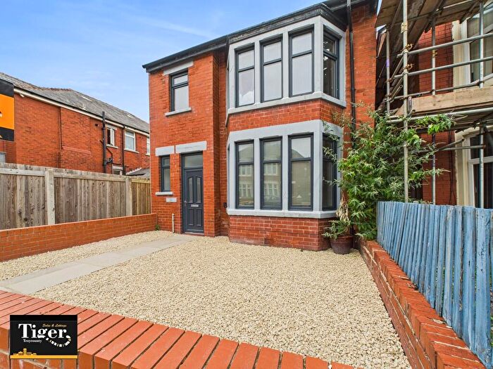 3 Bedroom Detached House To Rent In Chislehurst Avenue, Blackpool, FY4