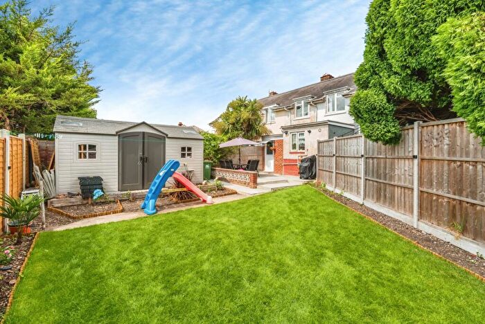 3 Bedroom Terraced House For Sale In Butts Square, Southampton, Hampshire, SO19