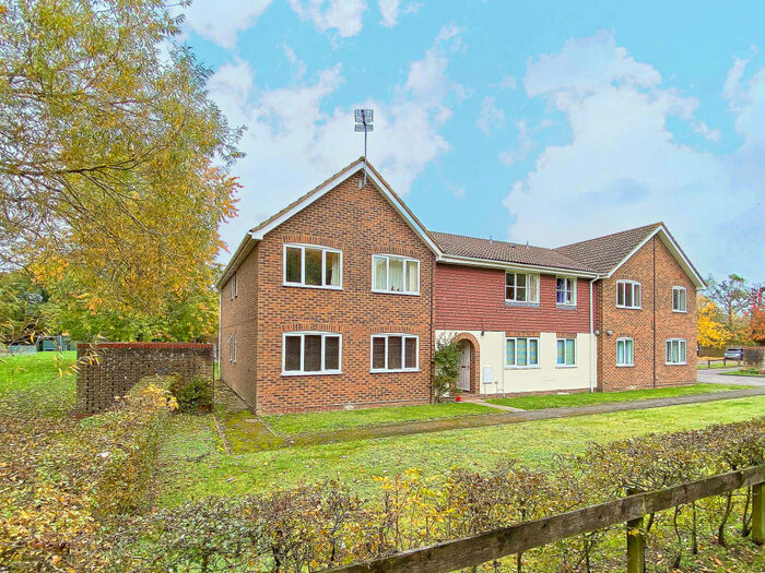 1 Bedroom Maisonette To Rent In Swan Way, Church Crookham, GU51