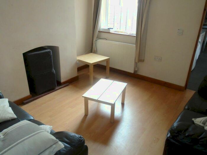 5 Bedroom House To Rent In Rookery Road, B29