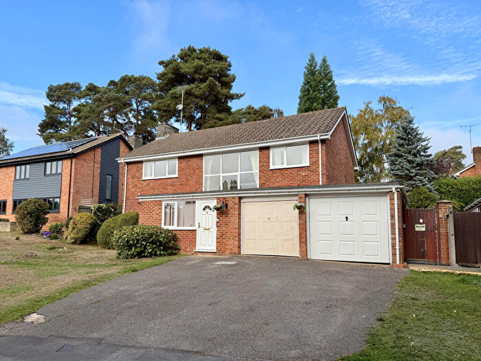 4 Bedroom Detached House For Sale In Copped Hall Way, Camberley, Surrey, GU15