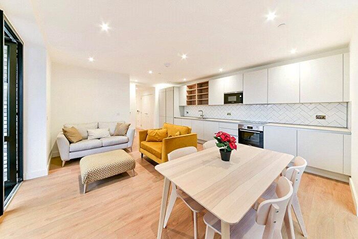 2 Bedroom Apartment To Rent In Aberfeldy Square, London, E14