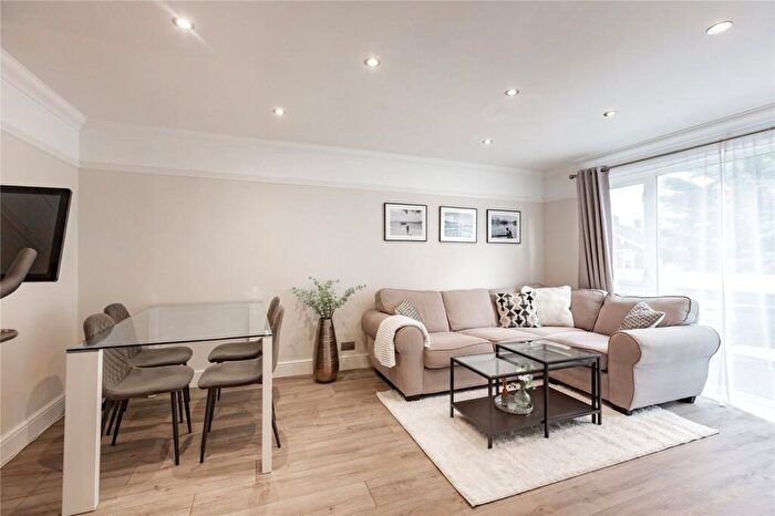 2 Bedroom Apartment For Sale In Tintagel Court, Berkeley Drive, Hornchurch, RM11