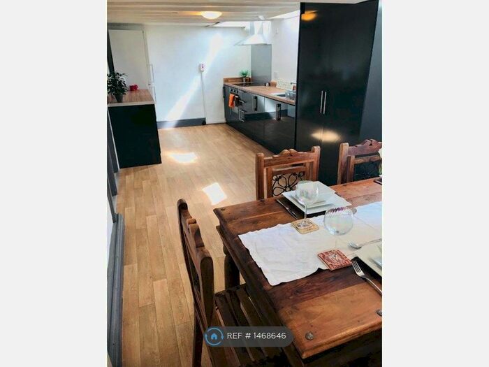 4 Bedroom Terraced House To Rent In The Crescent, Bangor, LL57