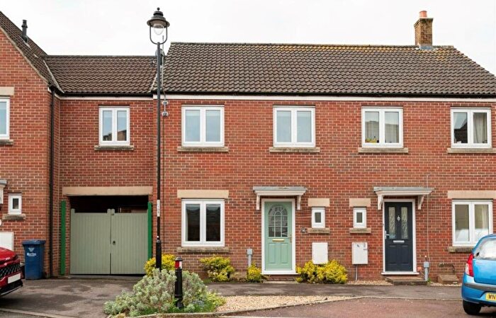 3 Bedroom Terraced House To Rent In Chaffinch Chase, Gillingham, SP8