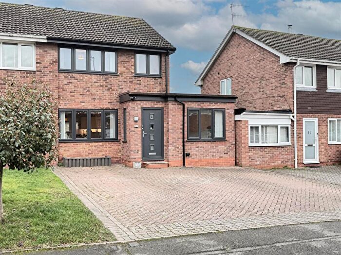 5 Bedroom Semi Detached House For Sale In Weale Grove, Woodloes Park, Warwick, CV34