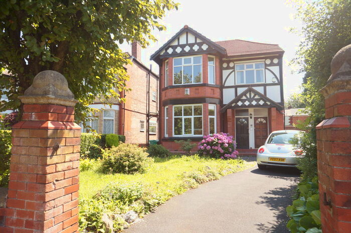 3 Bedroom Apartment To Rent In Kent Road West, Victoria Park, M14